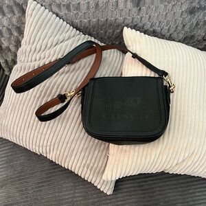 Coach Black Crossbody Bag Sleek Leather Design